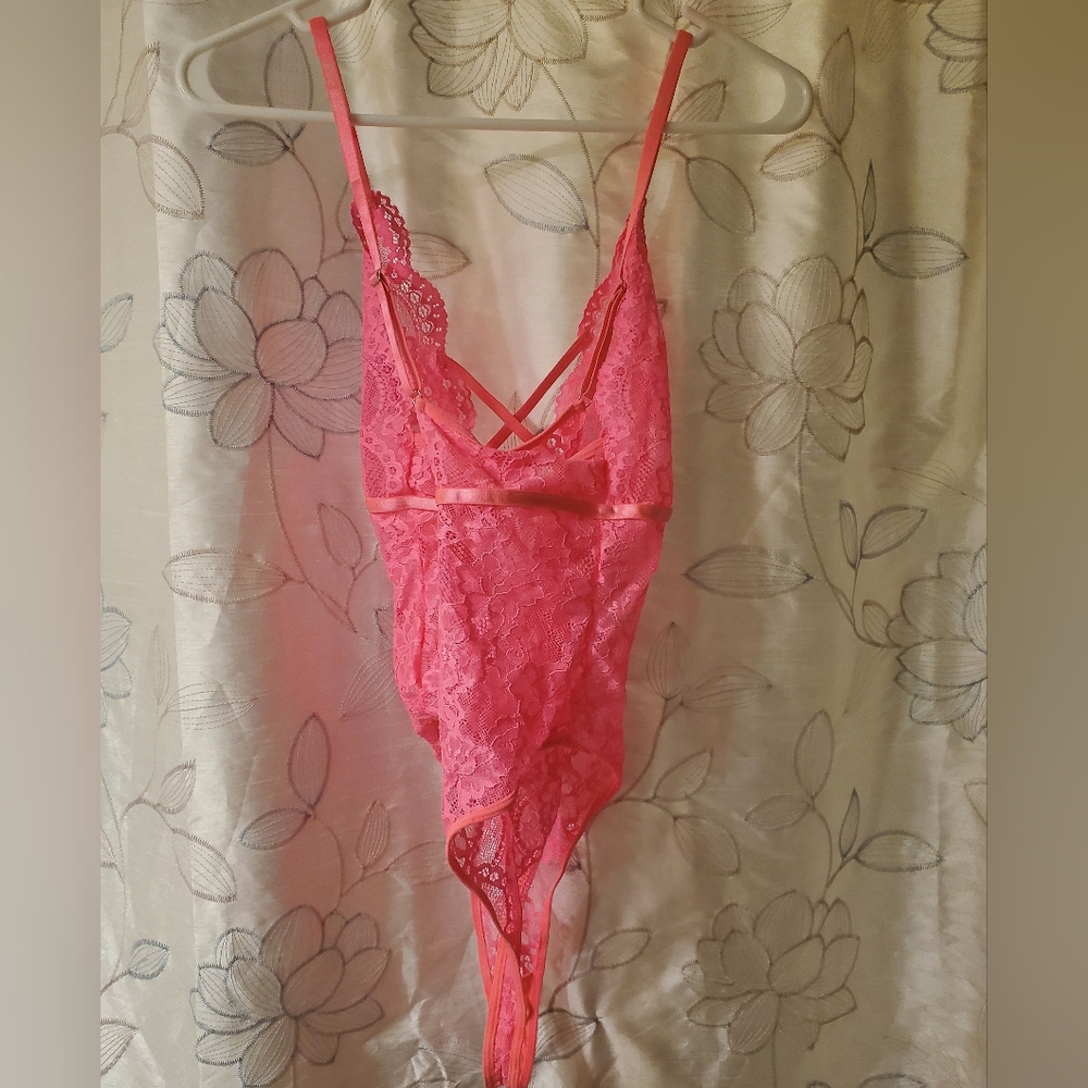 🚫 SOLD 🚫 Hot Pink Floral lace criss cross Teddy Bodysuit- XL -NWT 💗 - Picture 5 of 9